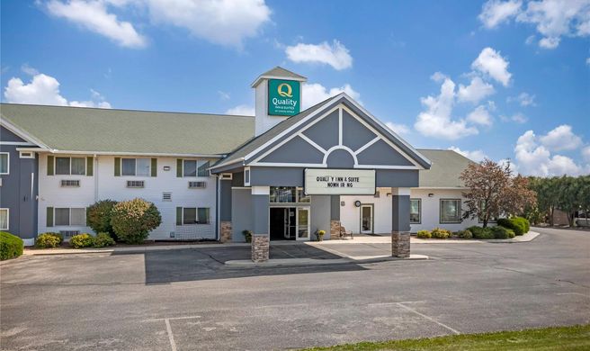 Quality Inn and Suites Exterior