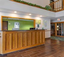 Quality Inn and Suites Lobby