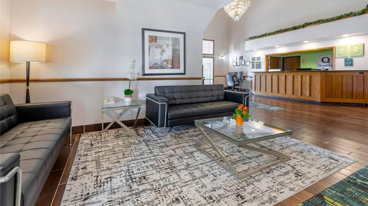 Quality Inn and Suites Lobby
