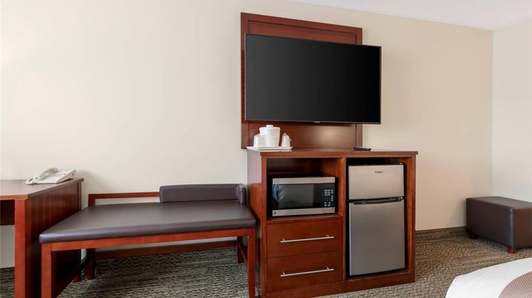 Quality Inn and Suites Room