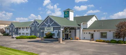 Quality Inn and Suites Exterior