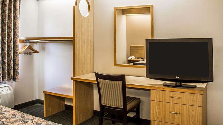 <b>Rodeway Inn Abbotsford Suite</b>. Images powered by <a href="https://iceportal.shijigroup.com/" title="IcePortal" target="_blank">IcePortal</a>.