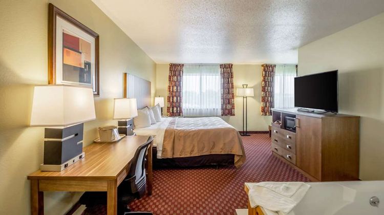Quality Inn Mineral Point Suite