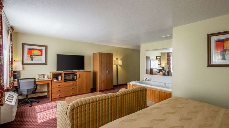 Quality Inn Mineral Point Suite