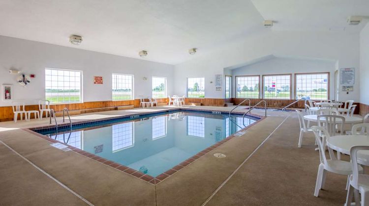 Quality Inn Mineral Point Pool