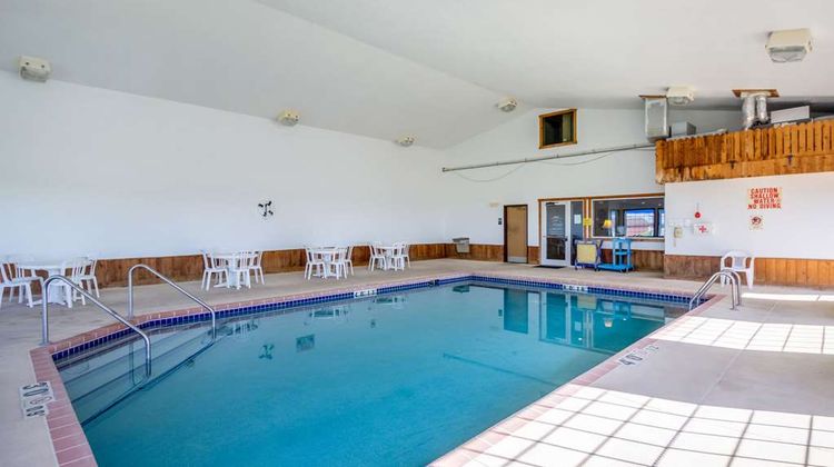 Quality Inn Mineral Point Pool