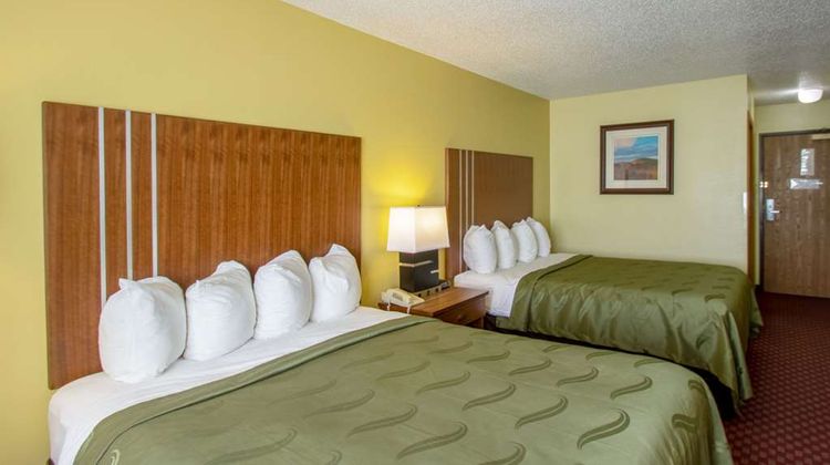 Quality Inn Mineral Point Room