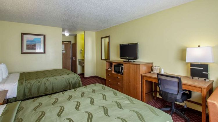 Quality Inn Mineral Point Room