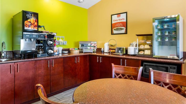 <b>Econo Lodge Inn and Suites Eau Claire South Restaurant</b>. Images powered by <a href="https://iceportal.shijigroup.com/" title="IcePortal" target="_blank">IcePortal</a>.