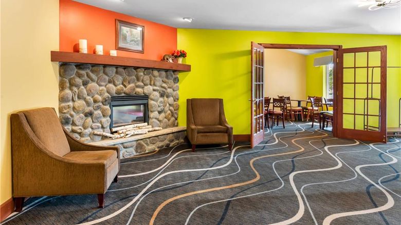 <b>Econo Lodge Inn and Suites Eau Claire South Lobby</b>. Images powered by <a href="https://iceportal.shijigroup.com/" title="IcePortal" target="_blank">IcePortal</a>.