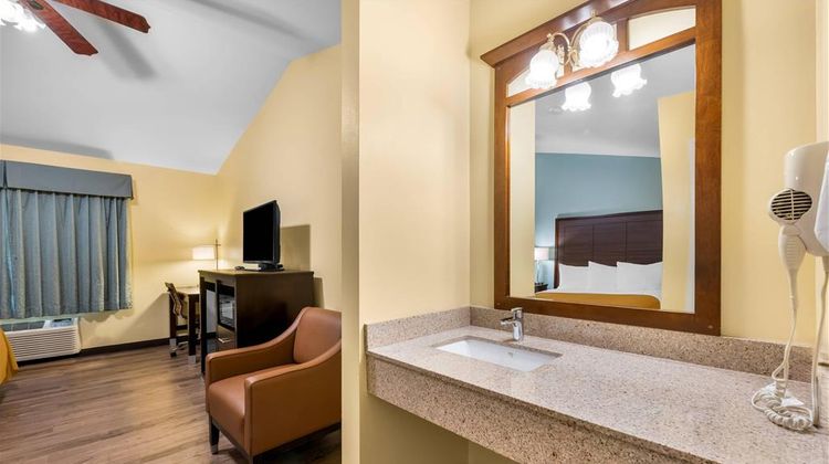 Econo Lodge Inn and Suites Eau Claire South Room