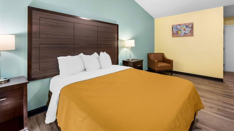 Econo Lodge Inn and Suites Eau Claire South Room