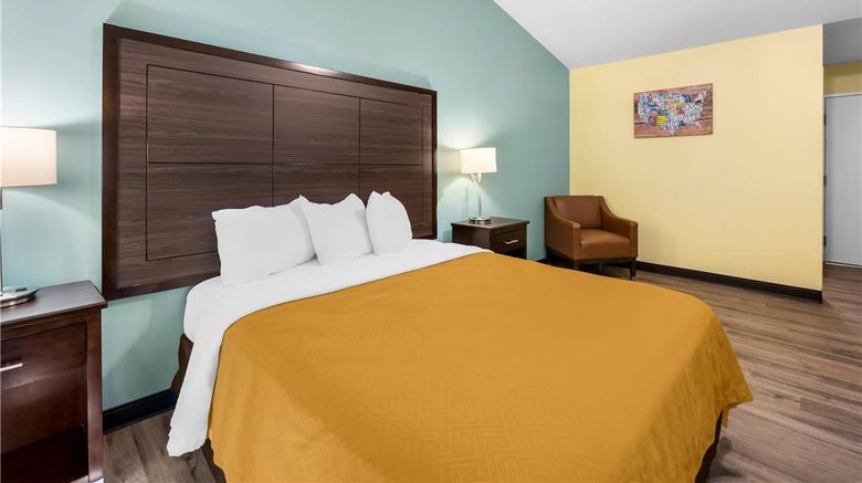 <b>Econo Lodge Inn and Suites Eau Claire South Room</b>. Images powered by <a href="https://iceportal.shijigroup.com/" title="IcePortal" target="_blank">IcePortal</a>.