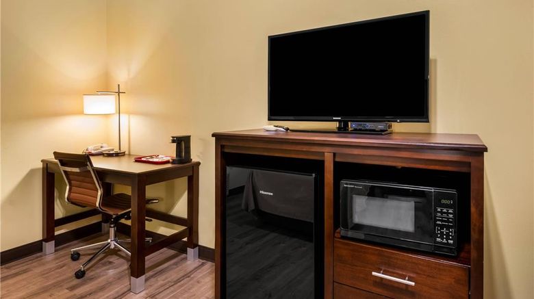 <b>Econo Lodge Inn and Suites Eau Claire South Room</b>. Images powered by <a href="https://iceportal.shijigroup.com/" title="IcePortal" target="_blank">IcePortal</a>.