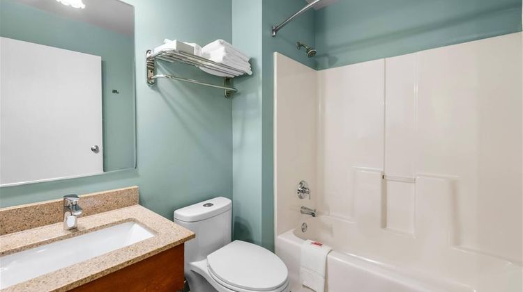 Econo Lodge Inn and Suites Eau Claire South Room