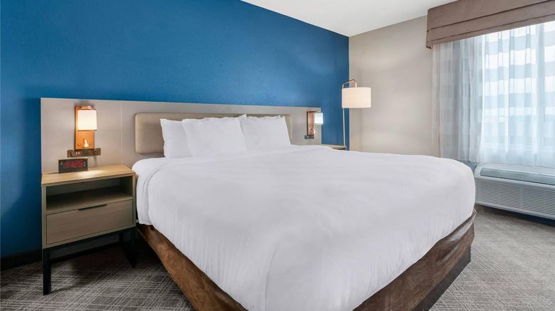 <b>Comfort Inn and Suites Sheboygan I-43 Suite</b>. Images powered by <a href="https://iceportal.shijigroup.com/" title="IcePortal" target="_blank">IcePortal</a>.