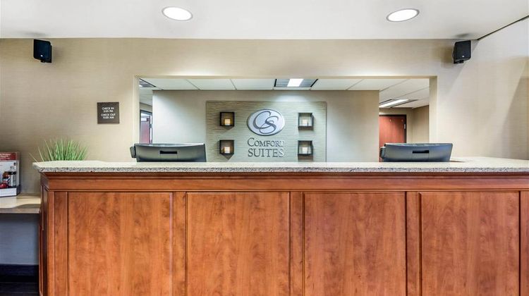 Comfort Suites at Par 4 Resort Lobby
