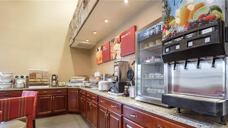 Comfort Suites at Par 4 Resort Restaurant
