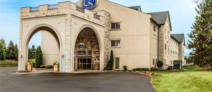 Comfort Suites at Par 4 Resort Exterior