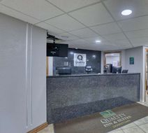 Quality Inn & Suites Green Bay Lobby