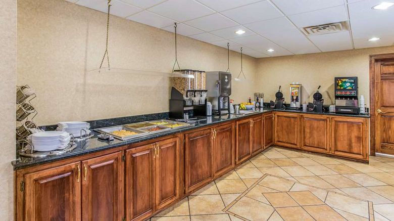 <b>Quality Inn & Suites Green Bay Restaurant</b>. Images powered by <a href="https://iceportal.shijigroup.com/" title="IcePortal" target="_blank">IcePortal</a>.