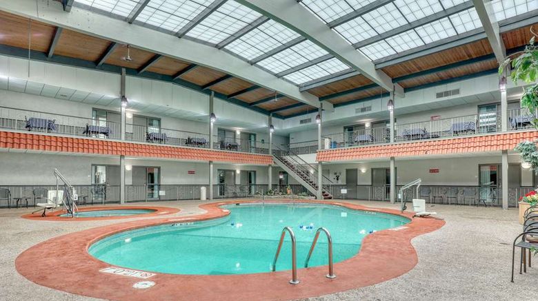 <b>Quality Inn & Suites Green Bay Pool</b>. Images powered by <a href="https://iceportal.shijigroup.com/" title="IcePortal" target="_blank">IcePortal</a>.