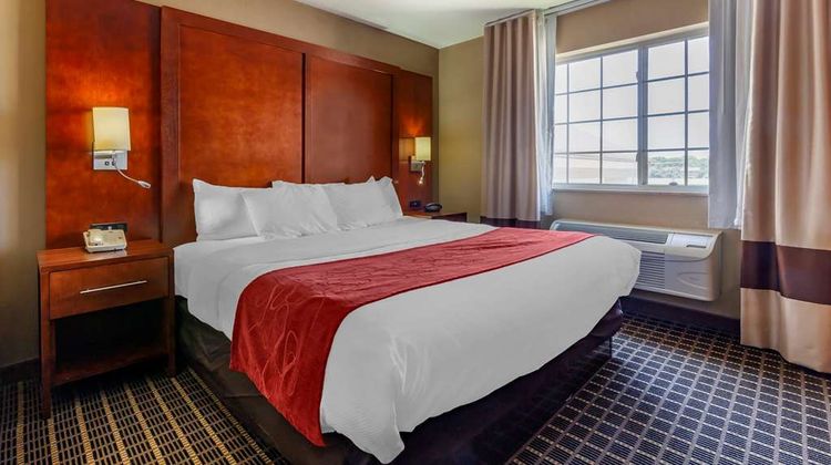 Comfort Suites Delavan-Lake Geneva Area Suite