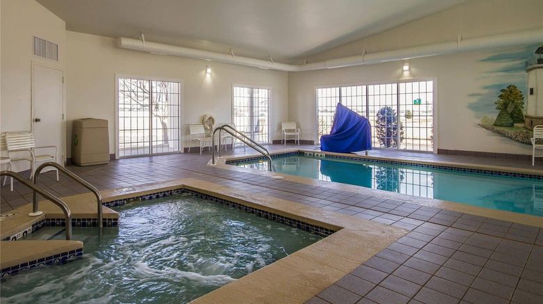 <b>Comfort Inn Pool</b>. Images powered by <a href="https://iceportal.shijigroup.com/" title="IcePortal" target="_blank">IcePortal</a>.
