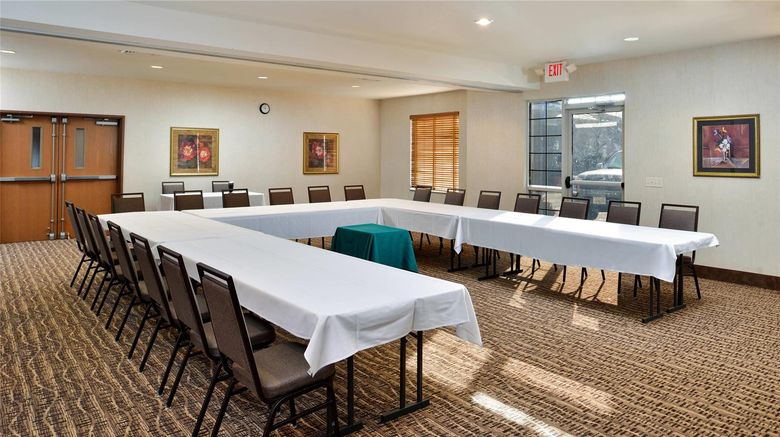 <b>Comfort Inn & Suites Meeting</b>. Images powered by <a href="https://iceportal.shijigroup.com/" title="IcePortal" target="_blank">IcePortal</a>.