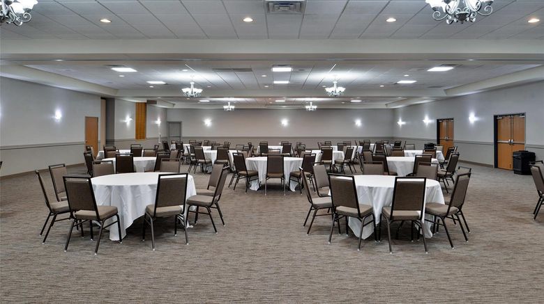 <b>Comfort Inn & Suites Meeting</b>. Images powered by <a href="https://iceportal.shijigroup.com/" title="IcePortal" target="_blank">IcePortal</a>.
