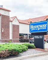 Rodeway Inn & Suites Milwaukee Airport