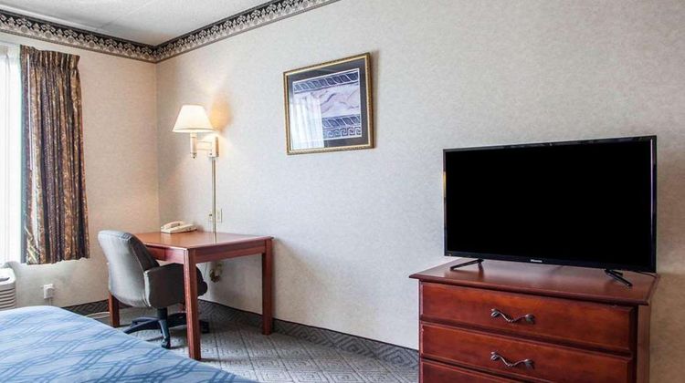 Rodeway Inn & Suites Milwaukee Airport Room