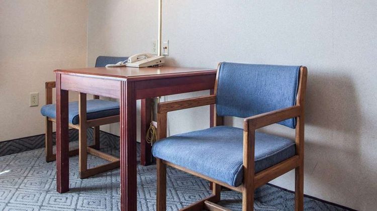 Rodeway Inn & Suites Milwaukee Airport Room