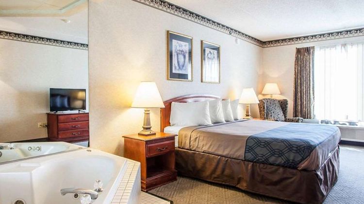 Rodeway Inn & Suites Milwaukee Airport Room