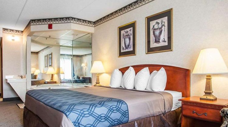 Rodeway Inn & Suites Milwaukee Airport Room