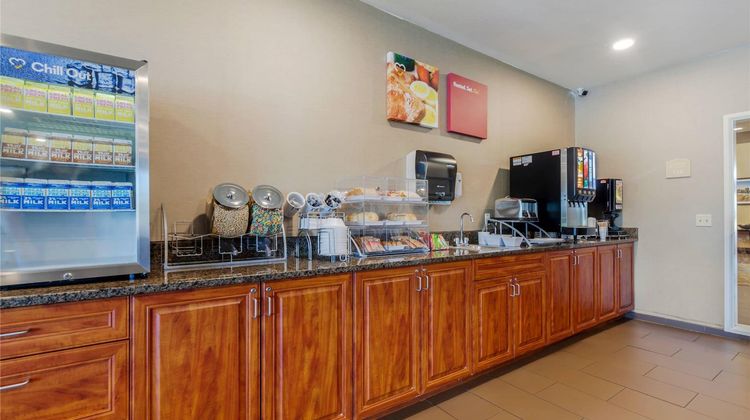 Comfort Suites Johnson Creek Restaurant