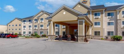 Comfort Suites Johnson Creek Exterior