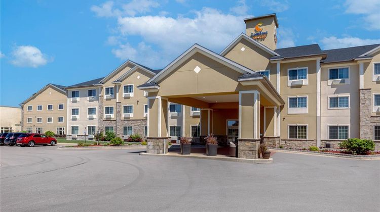 Comfort Suites Johnson Creek Exterior