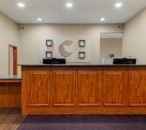 Comfort Suites Johnson Creek Lobby