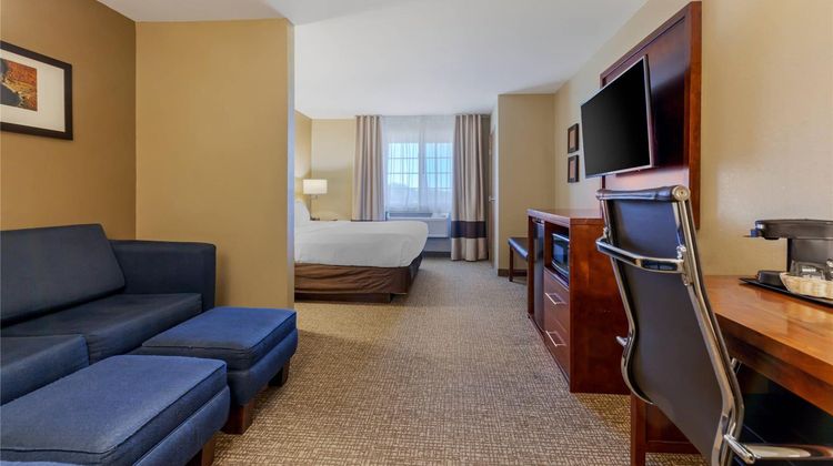 Comfort Suites Johnson Creek Suite