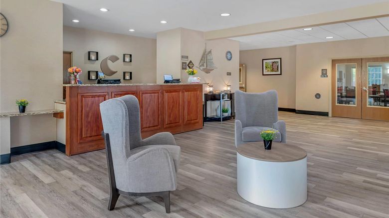 <b>Comfort Suites Lobby</b>. Images powered by <a href="https://iceportal.shijigroup.com/" title="IcePortal" target="_blank">IcePortal</a>.