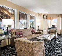 Quality Inn and Suites Menomonie Lobby