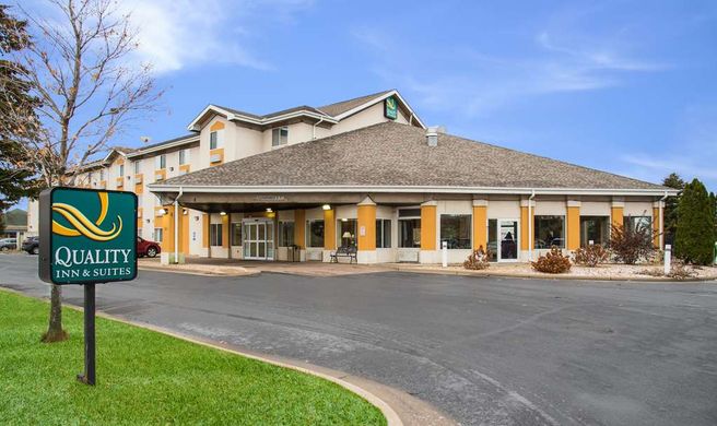 Quality Inn and Suites Menomonie Exterior