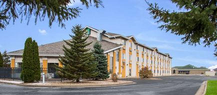 Quality Inn and Suites Menomonie Exterior
