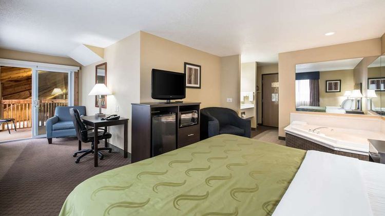 Quality Inn and Suites Menomonie Suite