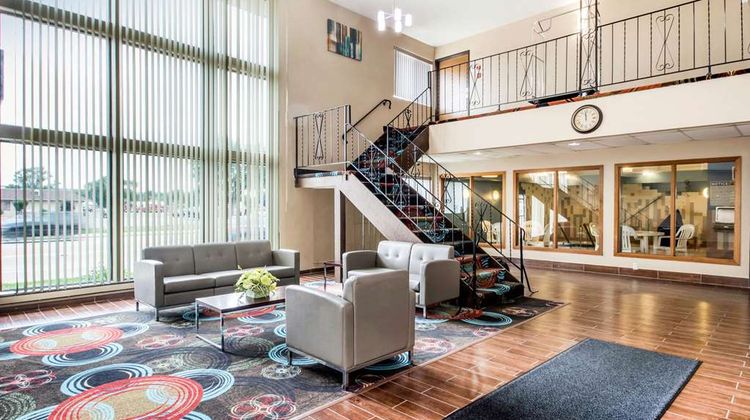 Econo Lodge La Crosse North Lobby