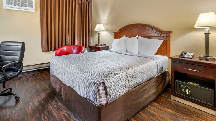 Econo Lodge La Crosse North Room