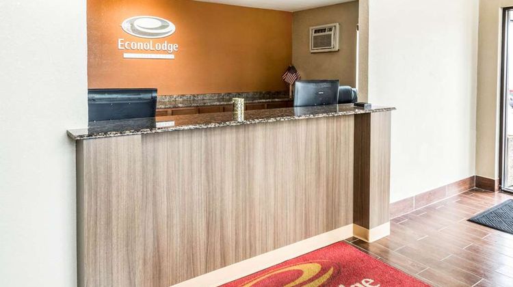 Econo Lodge La Crosse North Lobby