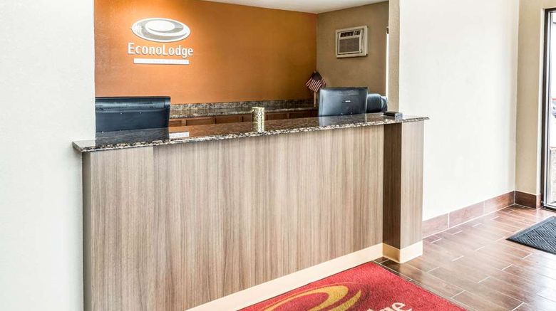 <b>Econo Lodge La Crosse North Lobby</b>. Images powered by <a href="https://iceportal.shijigroup.com/" title="IcePortal" target="_blank">IcePortal</a>.