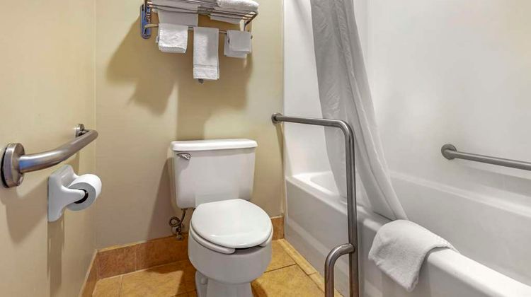 Econo Lodge La Crosse North Room